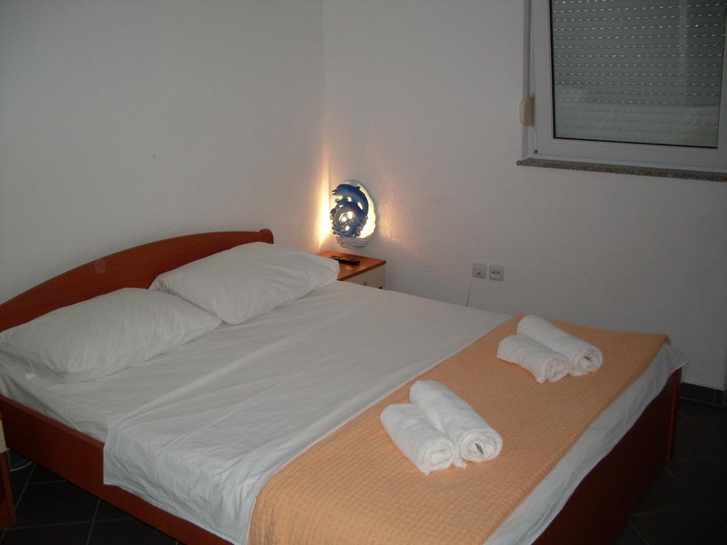 Apartments Loncar Veliki Drvenik Dış mekan fotoğraf